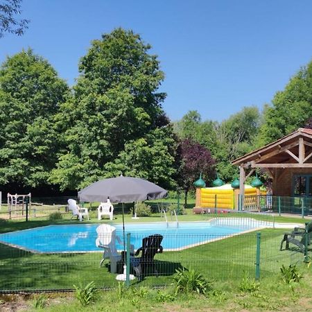 Camping Le Hameau Du Petit Lay Hotel Mouchamps Exterior photo