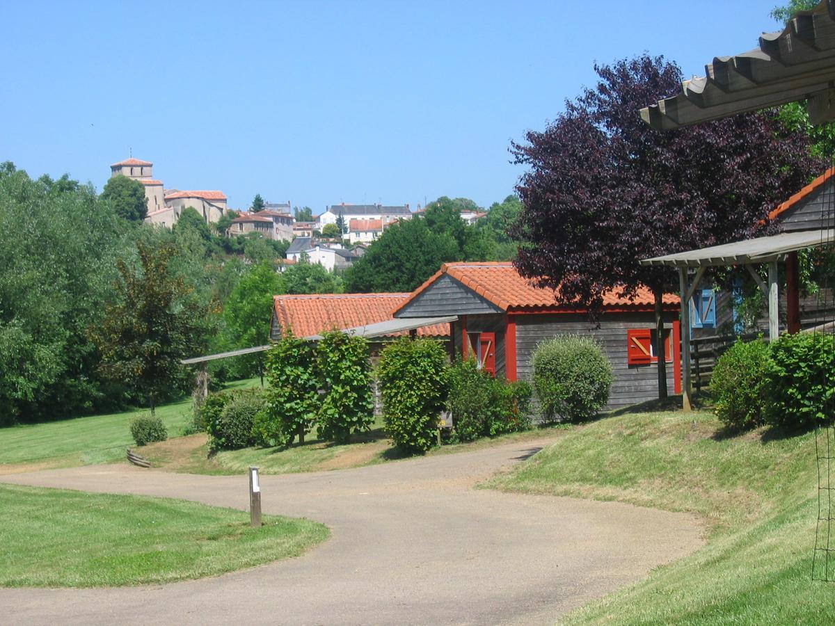 Camping Le Hameau Du Petit Lay Hotel Mouchamps Exterior photo