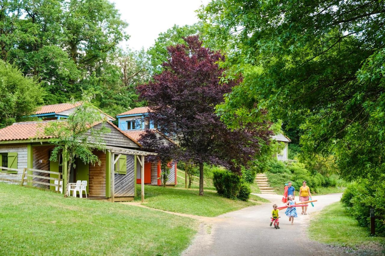 Camping Le Hameau Du Petit Lay Hotel Mouchamps Exterior photo