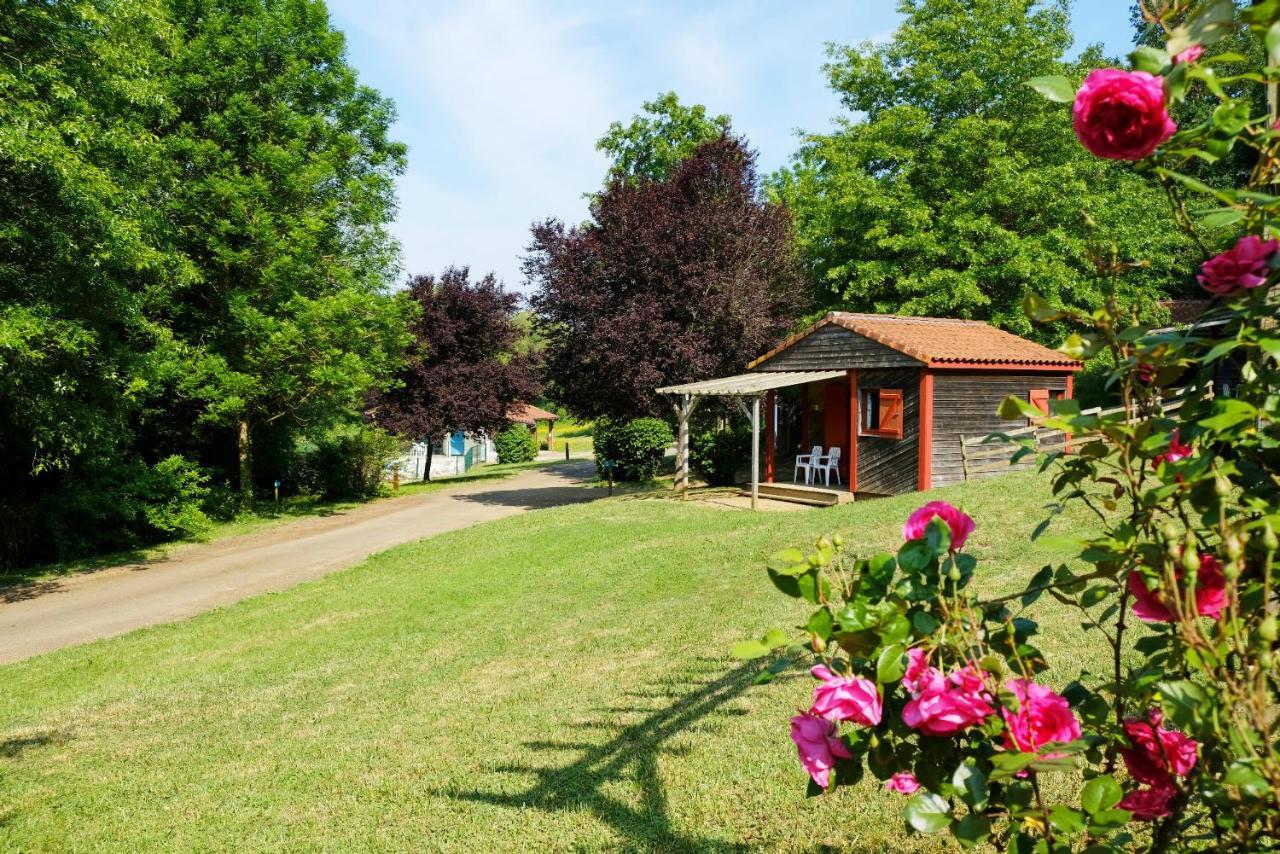 Camping Le Hameau Du Petit Lay Hotel Mouchamps Exterior photo